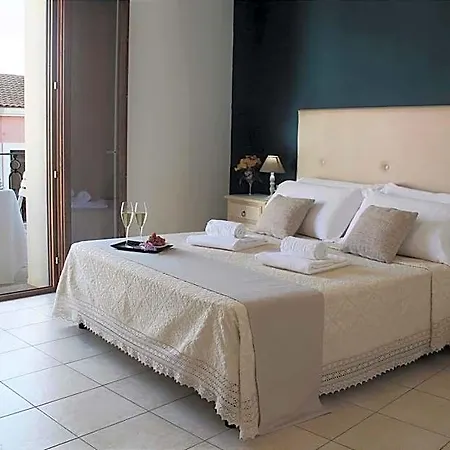 Apart-hotel Ahr Leonis 3*