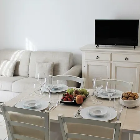 Ahr Leonis شقة فندقية 3*